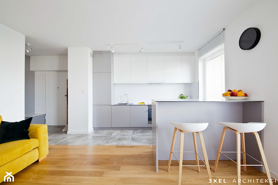 MIESZKANIE W ŁODZI - Mały biały salon z kuchnią z jadalnią, styl nowoczesny - zdjęcie od 3XEL Architekci