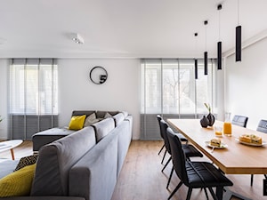 NOWOCZESNOŚĆ Z SUROWYM CHARAKTEREM - Mały biały salon z jadalnią, styl nowoczesny - zdjęcie od 3XEL Architekci