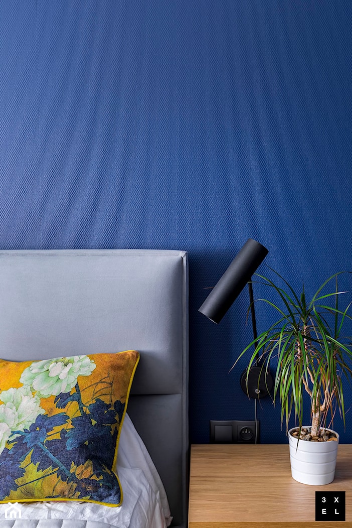 NOWOCZESNOŚĆ Z SUROWYM CHARAKTEREM - Mała niebieska sypialnia, styl nowoczesny - zdjęcie od 3XEL Architekci - Homebook