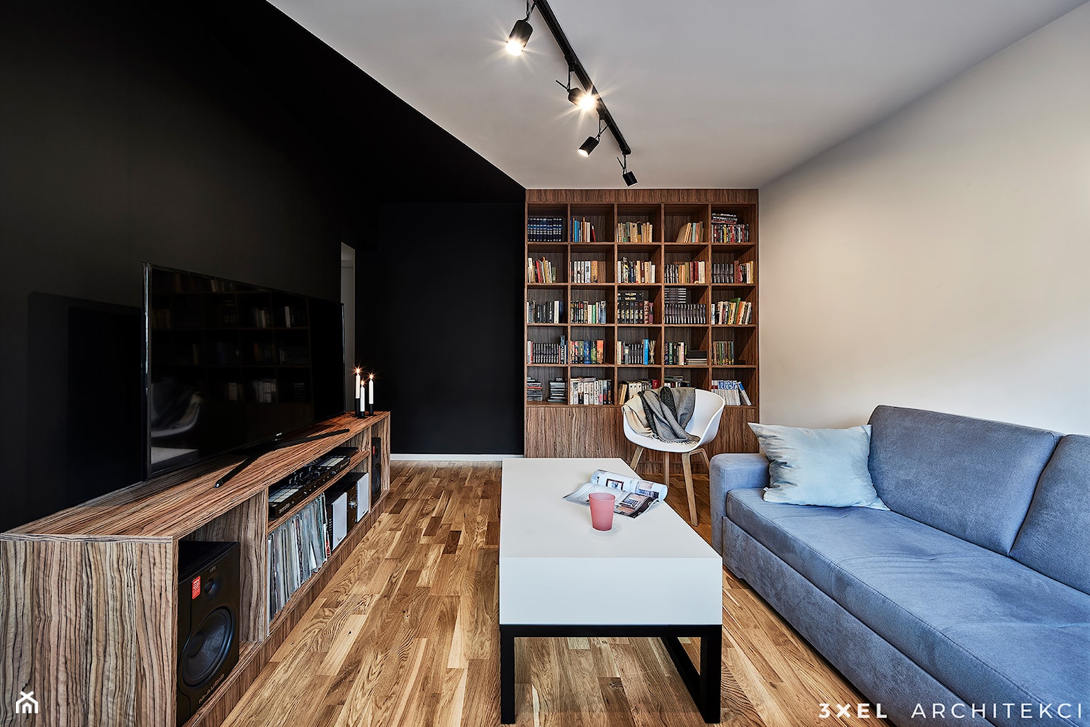 TRIANGLE FLAT - Mały czarny szary salon, styl nowoczesny - zdjęcie od 3XEL Architekci - Homebook