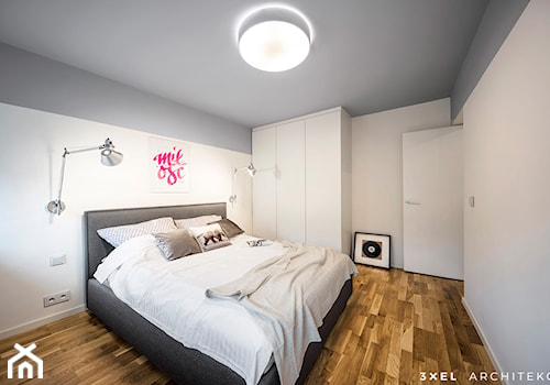 TRIANGLE FLAT - Mała biała szara sypialnia, styl nowoczesny - zdjęcie od 3XEL Architekci
