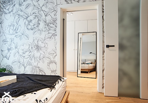 mieszkanie//realizacja//Bielsko-Biała - Mała biała sypialnia - zdjęcie od totamstudio