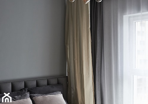 Apatrament typu studio 40m2, Albatross Towers - Mała biała czarna sypialnia, styl industrialny - zdjęcie od kamil.n