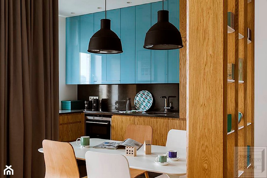 Kuchnia z niebieskim akcentem - zdjęcie od Piotr Skorupski Studio Architektury
