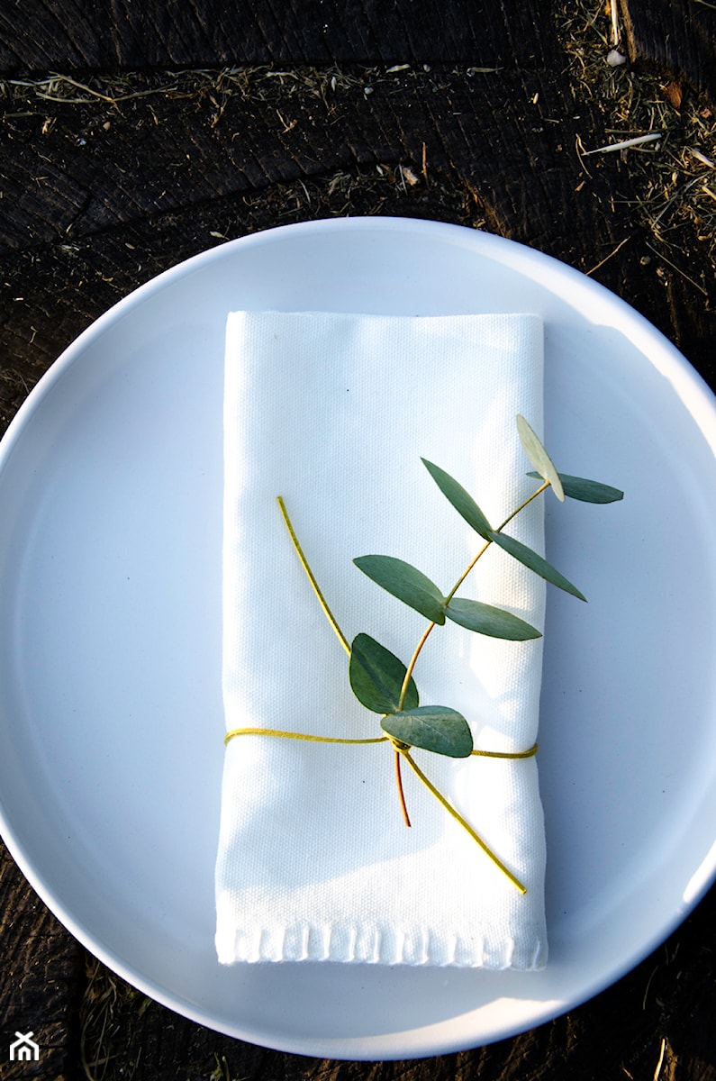 Serwetki z eukaliptusem w akompaniamencie gruszek - Kuchnia, styl nowoczesny - zdjęcie od deckyourwedd.pl