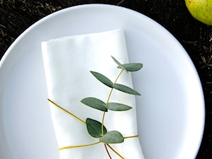 Serwetki z eukaliptusem w akompaniamencie gruszek - Kuchnia, styl nowoczesny - zdjęcie od deckyourwedd.pl