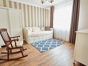 Średnia beżowa sypialnia, styl tradycyjny - zdjęcie od http://martaczerkies.pl/