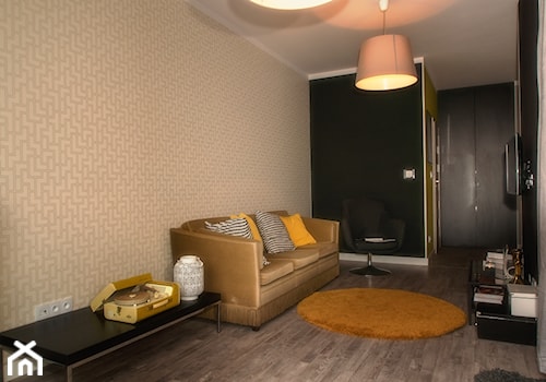 Apartament z charakterem - Mały czarny szary salon, styl vintage - zdjęcie od http://martaczerkies.pl/
