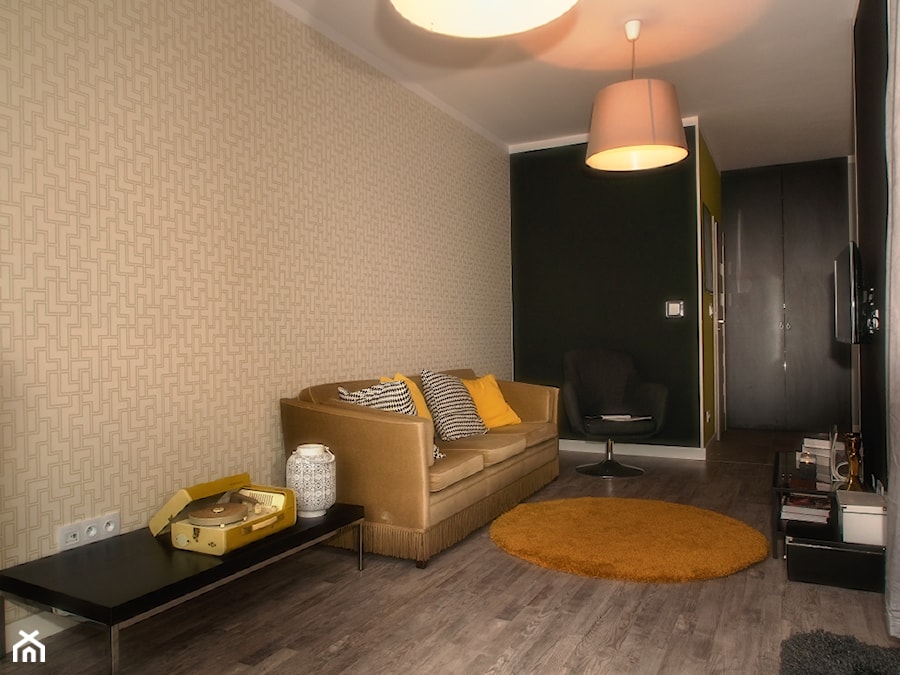 Apartament z charakterem - Mały czarny szary salon, styl vintage - zdjęcie od http://martaczerkies.pl/