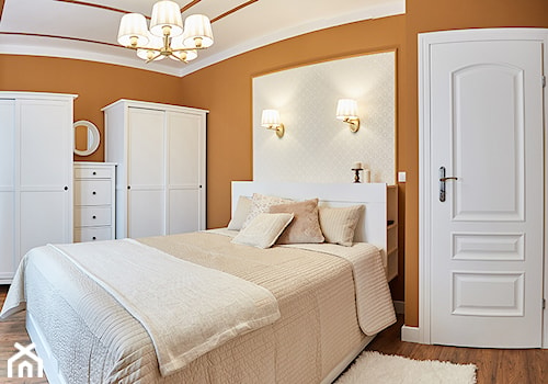 Średnia biała pomarańczowa sypialnia, styl tradycyjny - zdjęcie od http://martaczerkies.pl/