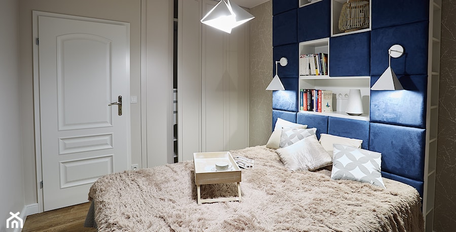 Mała biała czarna sypialnia, styl skandynawski - zdjęcie od http://martaczerkies.pl/