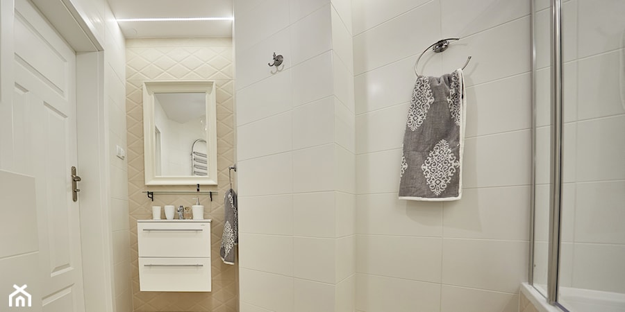 Apartament Wilanów 90 m2 - Mała bez okna łazienka, styl glamour - zdjęcie od http://martaczerkies.pl/