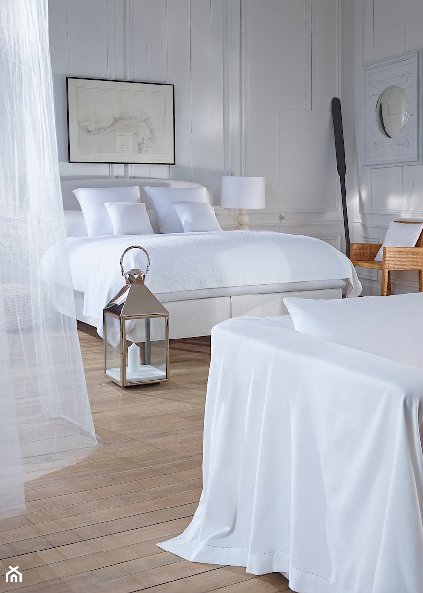 Inspiracje - Średnia biała sypialnia, styl tradycyjny - zdjęcie od Vispring