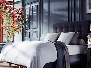 Inspiracje - Mała biała niebieska sypialnia, styl tradycyjny - zdjęcie od Vispring