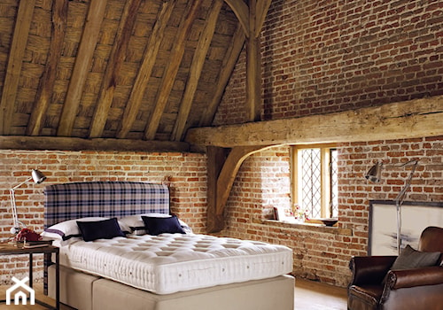 Inspiracje - Duża sypialnia na poddaszu, styl industrialny - zdjęcie od Vispring