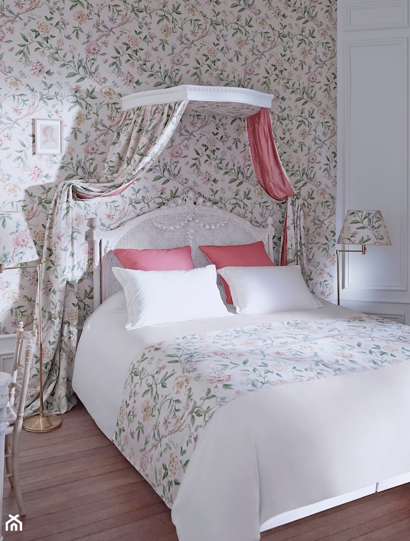 Inspiracje - Mała biała sypialnia, styl prowansalski - zdjęcie od Vispring - Homebook