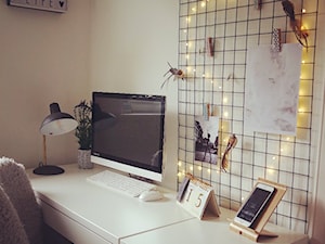 Biuro - Małe w osobnym pomieszczeniu beżowe biuro - zdjęcie od Kasia