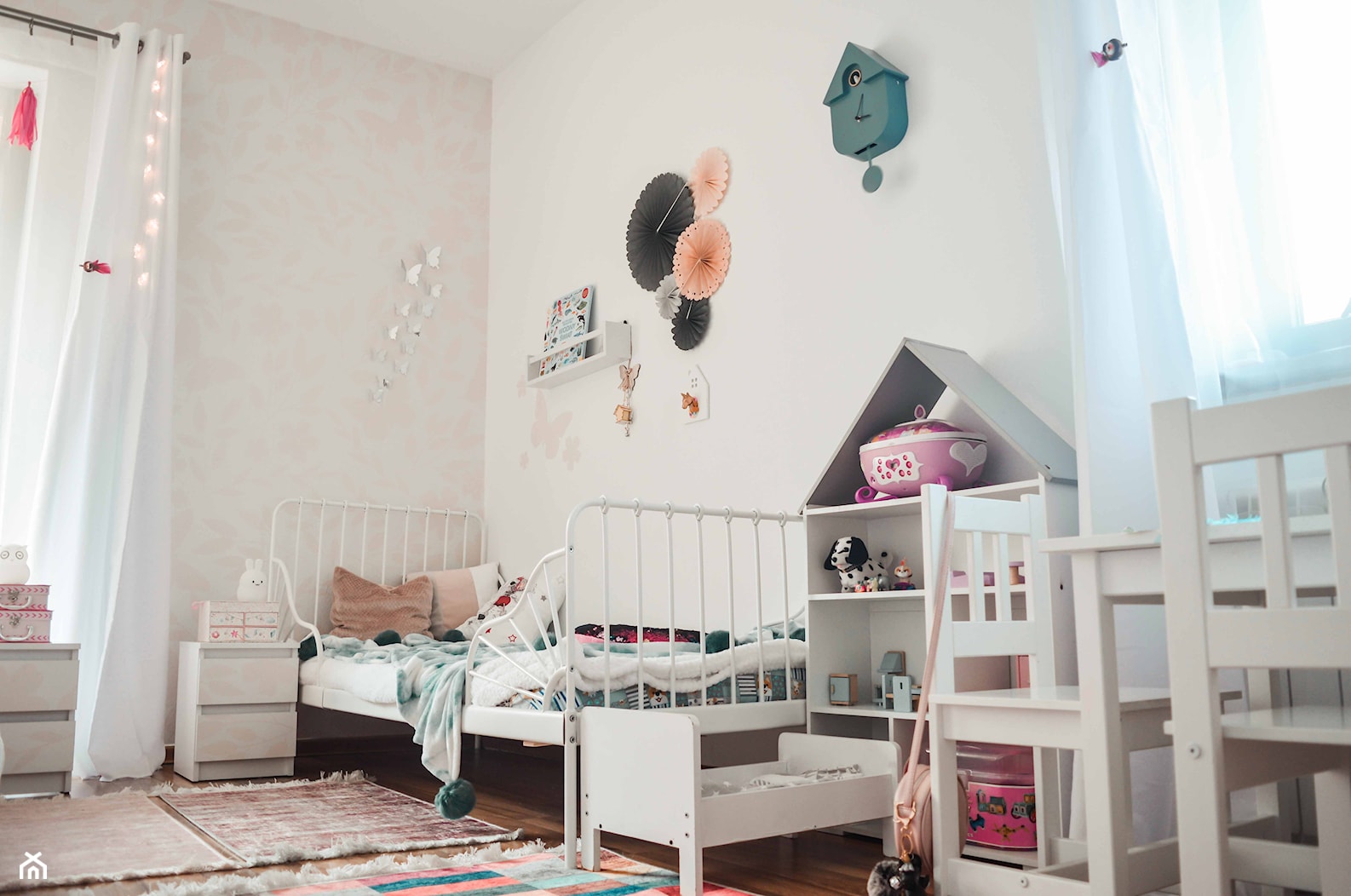 Jasny pastelowy pokój dziewczynki - zdjęcie od wkawiarence.pl - Homebook