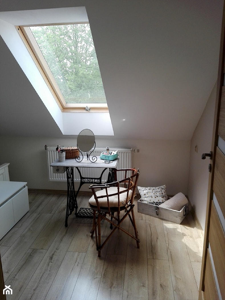Efekt PO. Nowe okno dachowe oraz moja własnoręcznie odnowiona toaletka :) - zdjęcie od agnes_1235 - Homebook