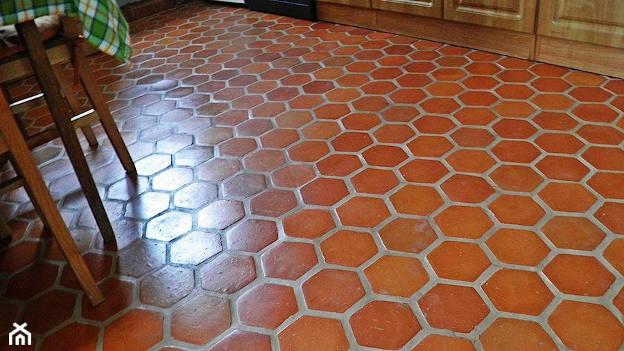 Podłoga z heksagonalnych płytek PLASTER MIODU - zdjęcie od ceglane wnetrze