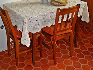 Stylowa ceglana podłoga w kuchni wykonana z płytek ceglanych