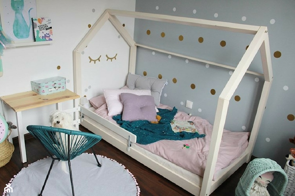 pokój dziecka w stylu skandynawskim, łóżko w kształcie domku