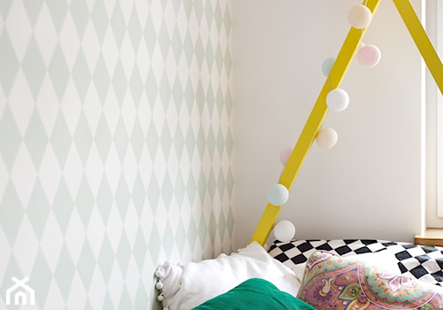 Pokój Marty - Mały biały szary pokój dziecka dla dziecka dla nastolatka dla chłopca dla dziewczynki, styl skandynawski - zdjęcie od A+A Kids