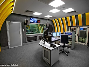 wnętrze reżyserki radia RMF FM w Krakowie - zdjęcie od WTArchitekci