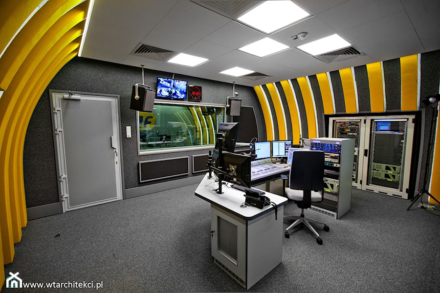 wnętrze reżyserki radia RMF FM w Krakowie - zdjęcie od WTArchitekci