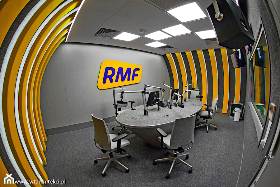 wnętrze reżyserki radia RMF FM w Krakowie - zdjęcie od WTArchitekci