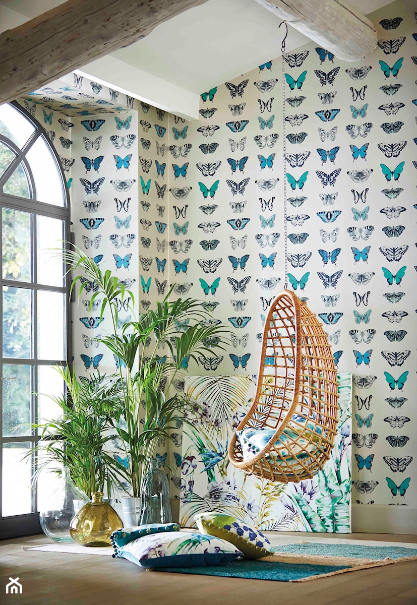 Tapeta w motyle, rośliny tropikalne, liście palm - zdjęcie od Impresje Home Collection