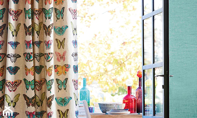 dekoracyjna tapeta w egzotyczne motyle