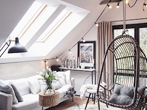Mały biały salon z tarasem / balkonem - zdjęcie od Marideko przytulny dom