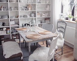 Mała szara jadalnia jako osobne pomieszczenie - zdjęcie od Marideko przytulny dom - Homebook