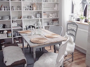 Mała szara jadalnia jako osobne pomieszczenie - zdjęcie od Marideko przytulny dom