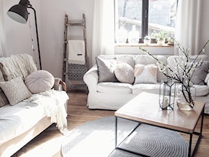 Mały biały salon - zdjęcie od Marideko przytulny dom
