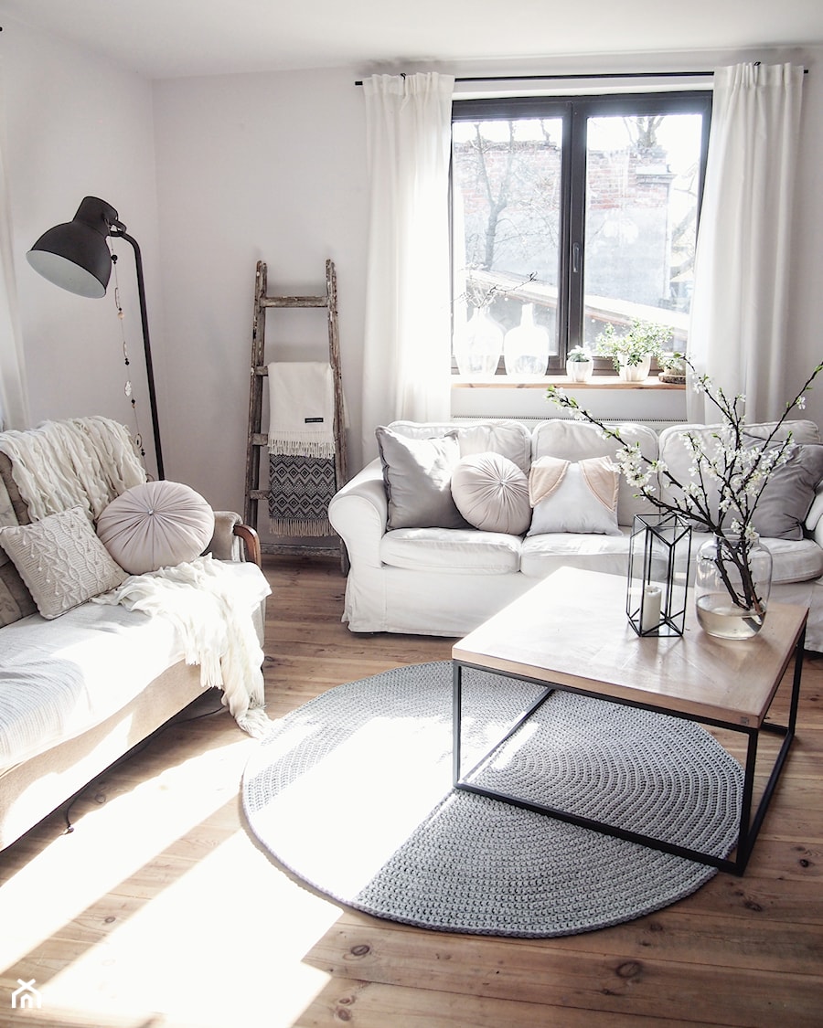 Mały biały salon - zdjęcie od Marideko przytulny dom