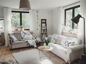 Średni biały salon - zdjęcie od Marideko przytulny dom