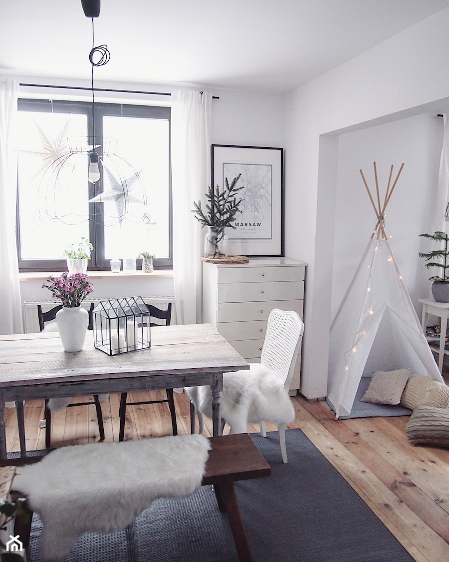 Mała biała jadalnia jako osobne pomieszczenie - zdjęcie od Marideko przytulny dom