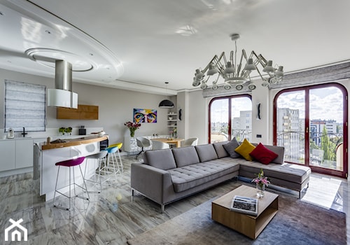 Współczesny, szlachetny i stylowy apartament - Duży biały szary salon z kuchnią z jadalnią z tarasem / balkonem, styl nowoczesny - zdjęcie od Aleksandra Kurowska