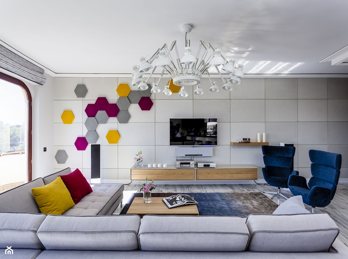 Współczesny, szlachetny i stylowy apartament - Średni biały szary salon, styl nowoczesny - zdjęcie od Aleksandra Kurowska - Homebook