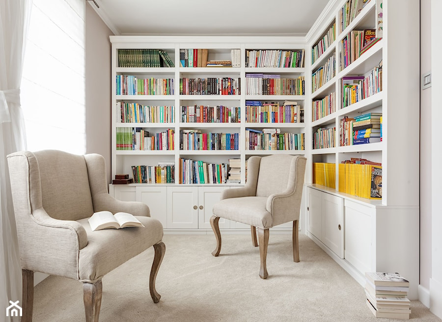 Jasny, praktyczny i komfortowy dom - Średnie białe biuro, styl tradycyjny - zdjęcie od Aleksandra Kurowska