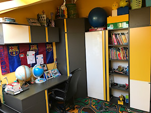 Mały pomarańczowy pokój dziecka dla dziecka dla nastolatka dla chłopca dla dziewczynki - zdjęcie od pkoziej