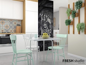 mieszkanie styl skandynawski - Średnia otwarta biała z zabudowaną lodówką kuchnia, styl skandynawski - zdjęcie od FRESHstudio projektowanie wnętrz