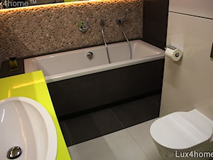 Beżowe otoczaki na ścianie - otoczaki do łazienki - zdjęcie od Lux4home™