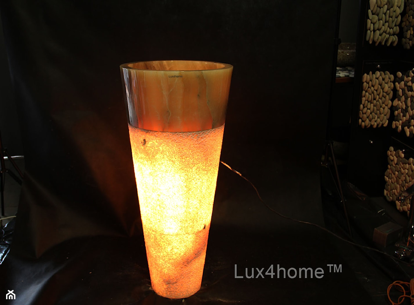 Stojąca umywalka z onyksu – podświetlony onyks - zdjęcie od Lux4home™ - Homebook