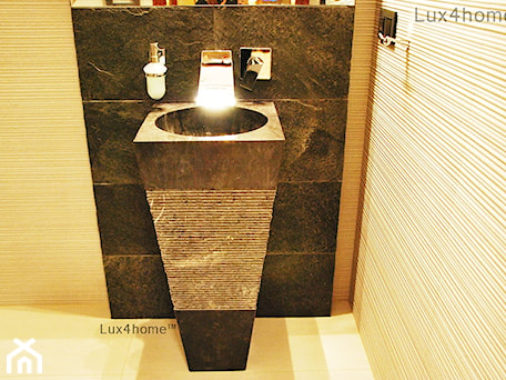Aranżacje wnętrz - : Czarna umywalka z kamienia - wolno stojąca umywalka do łazienki - Lux4home™. Przeglądaj, dodawaj i zapisuj najlepsze zdjęcia, pomysły i inspiracje designerskie. W bazie mamy już prawie milion fotografii!