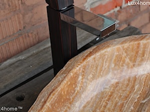 Kamienna umywalka z naturalnego onyksu na blacie - zdjęcie od Lux4home™