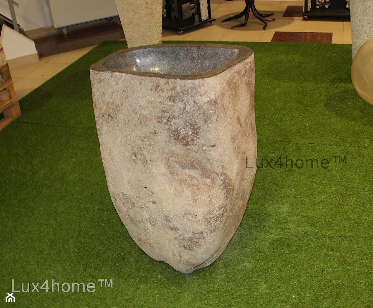 Stojąca umywalka z kamienia polnego - umywalka z otoczaka - zdjęcie od Lux4home™ - Homebook