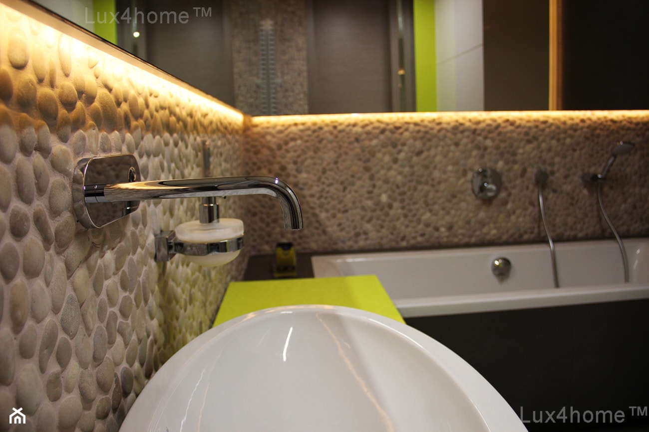 Ściany z otoczaków w łazience - mozaiaka z otoczaków na sciany - zdjęcie od Lux4home™ - Homebook